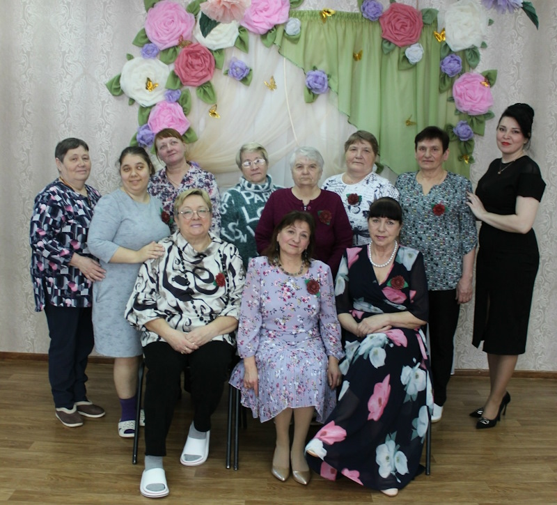 Развлекательная программа «Есть в женщине какая-то загадка». 