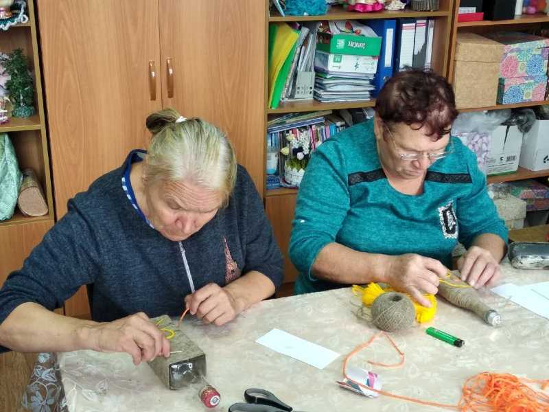 декор бутылки шпагатом на кружке